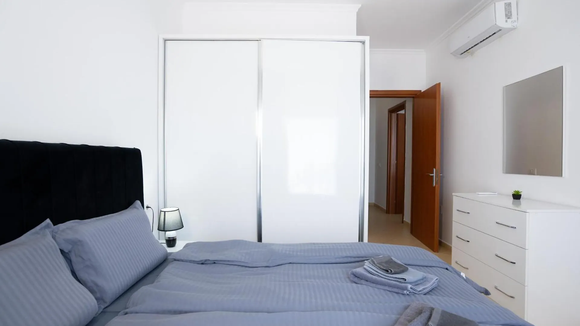 Sea View-Sunlit Coast Apartment Durrs Dıraç