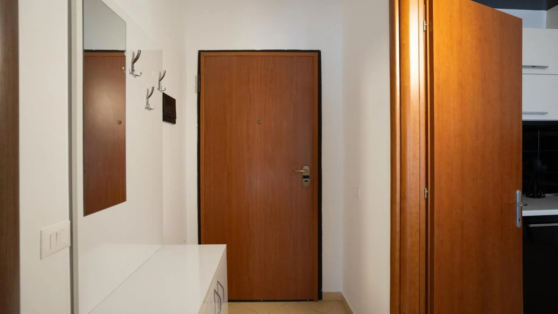 Sea View-Sunlit Coast Apartment Durrs Dıraç