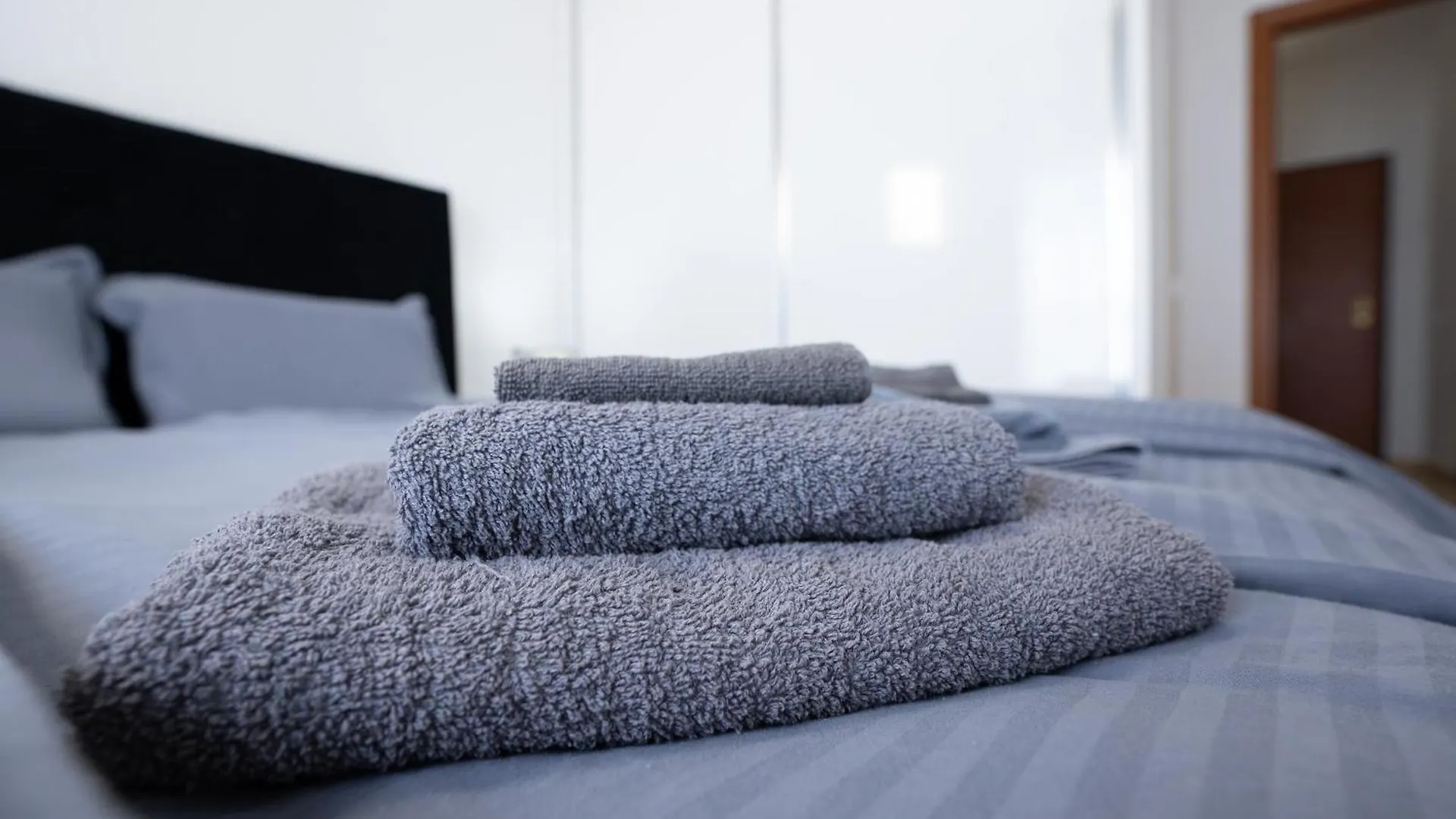 Sea View-Sunlit Coast Apartment Durrs Dıraç