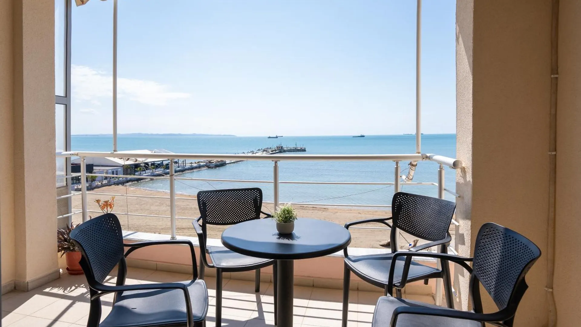 Sea View-Sunlit Coast Apartment Durrs Dıraç