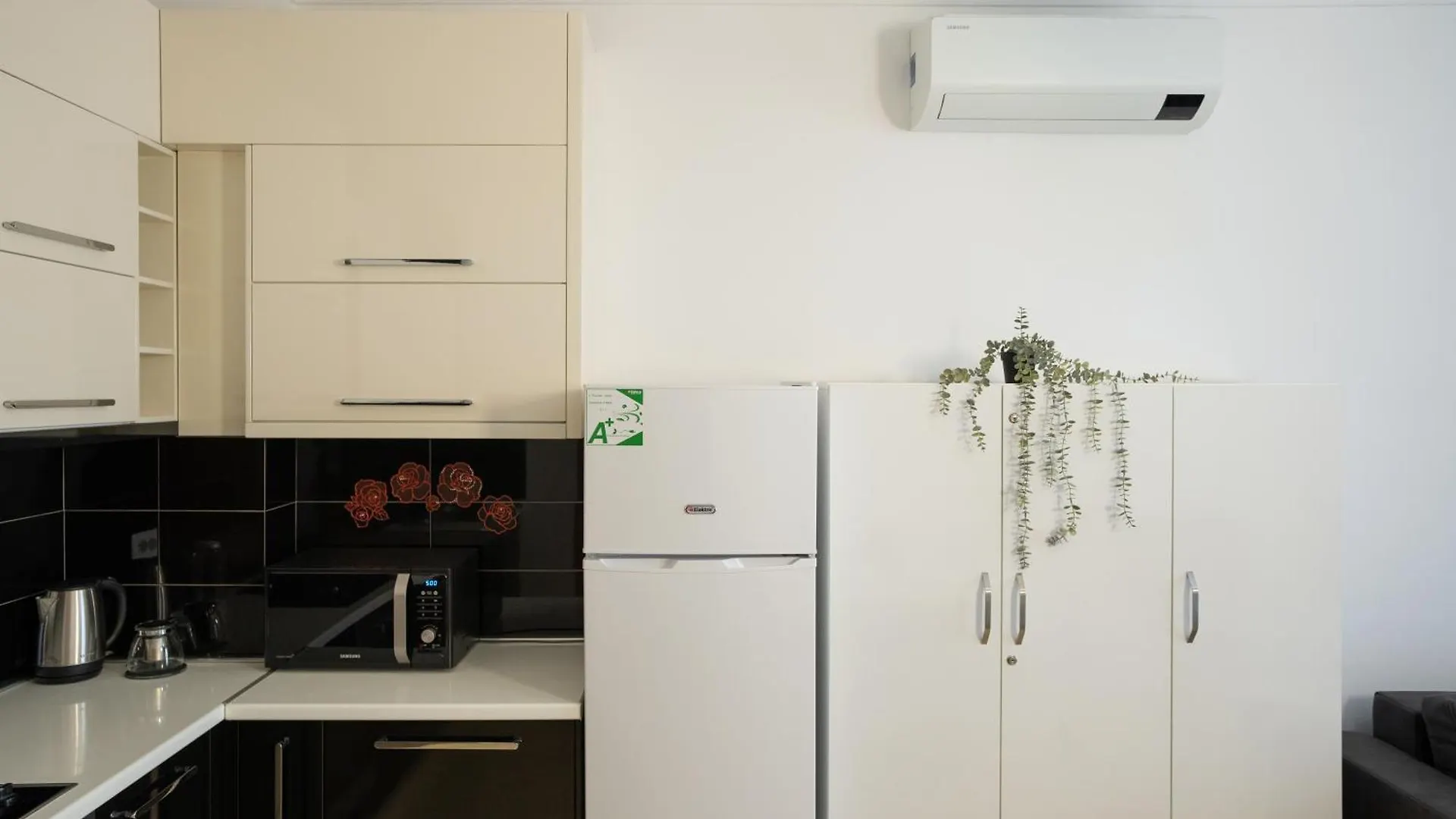 Sea View-Sunlit Coast Apartment Durrs Dıraç